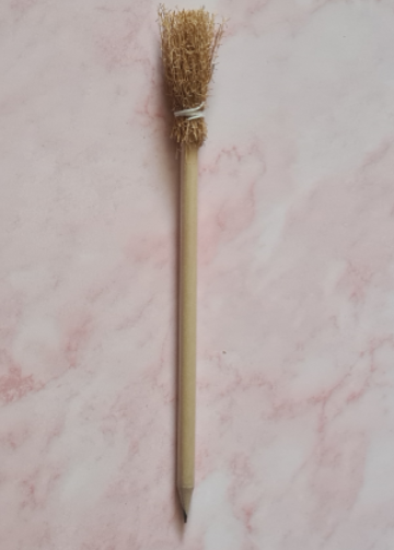 Bezemsteel Potlood – Magisch Potlood voor Fantasy Fans