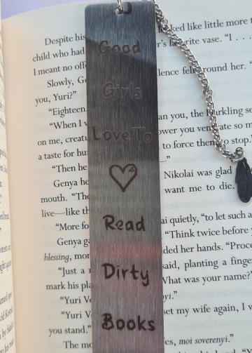 Boekenlegger "Good girls love to read dirty books" – Cadeau voor Romance Lezers